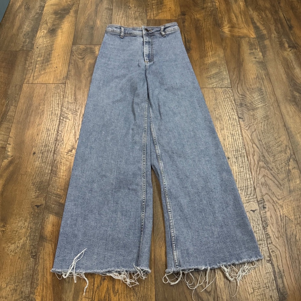 Zara High Waisted Wide Leg Jeans Light Wash Raw Hem Size 4 Boho Festival